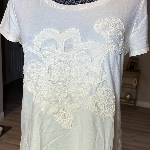 Chicos Ombre light yellow to white Embroidered Top Size 1 - Picture 3 of 4